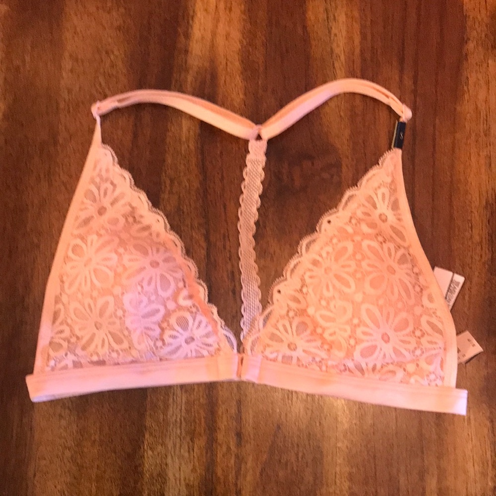 NWT-VICTORIA SECRET BRALETTE